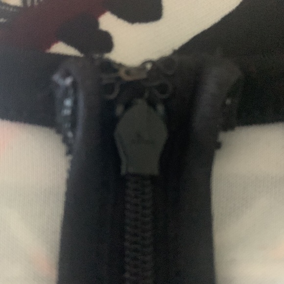 Patterned Knee-Length Dress - Picture 8 of 10